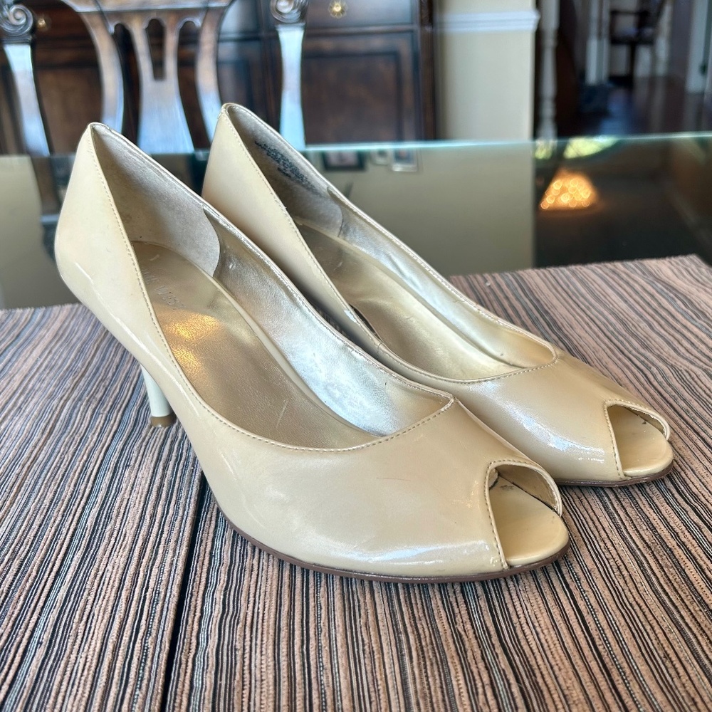 Nine West Nude Patent Leather Peep Toe Heels in Size 9.5